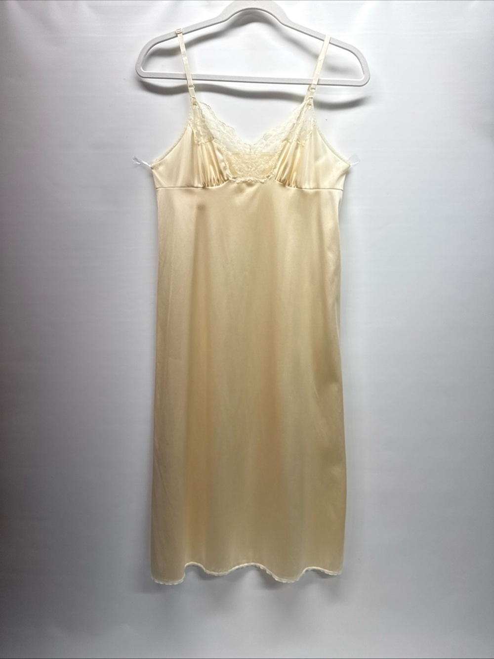 Vintage Vassarette Size 34 Light Yellow Cream Full Slip Nightie Nylon Lace USA